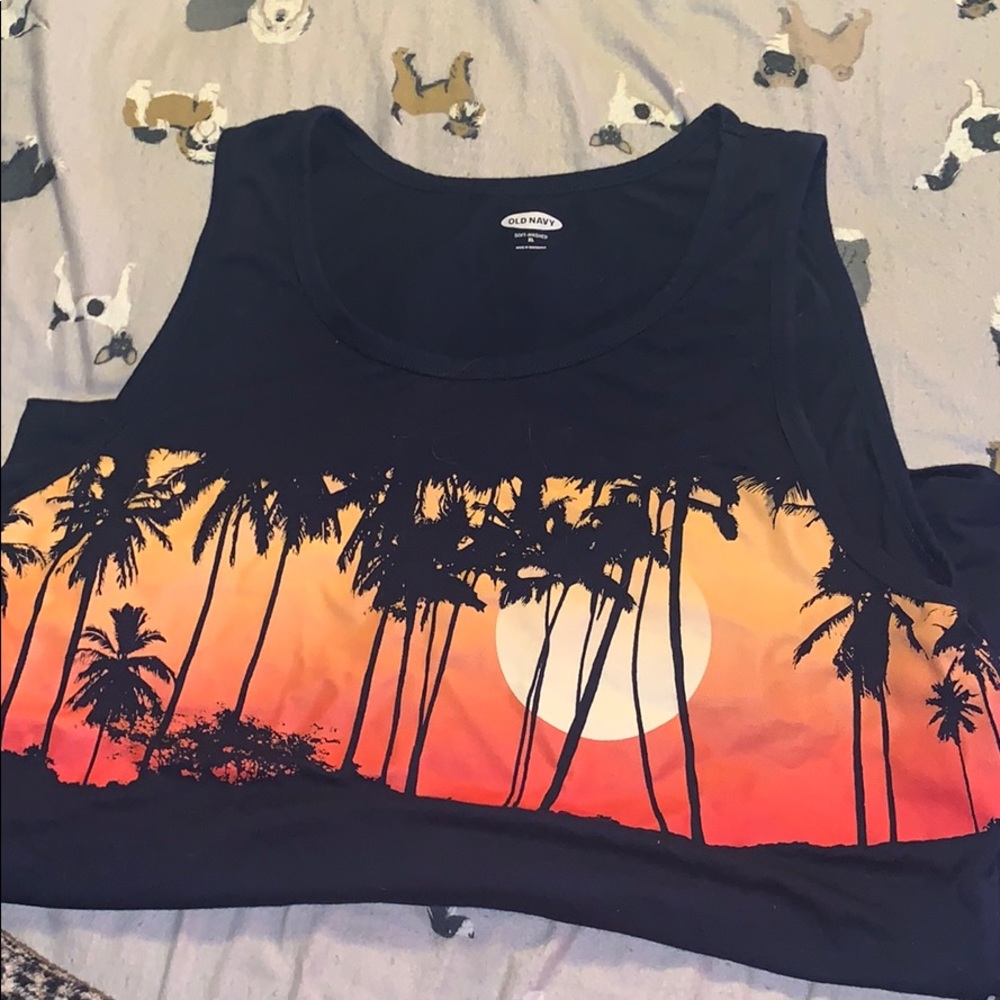 Old navy men’s tank top, never worn!